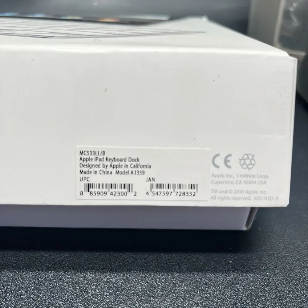 NEW Original Apple A1359 / MC533LL/B Keyboard Dock For iPad (1st Gen 1,2,3) OEM